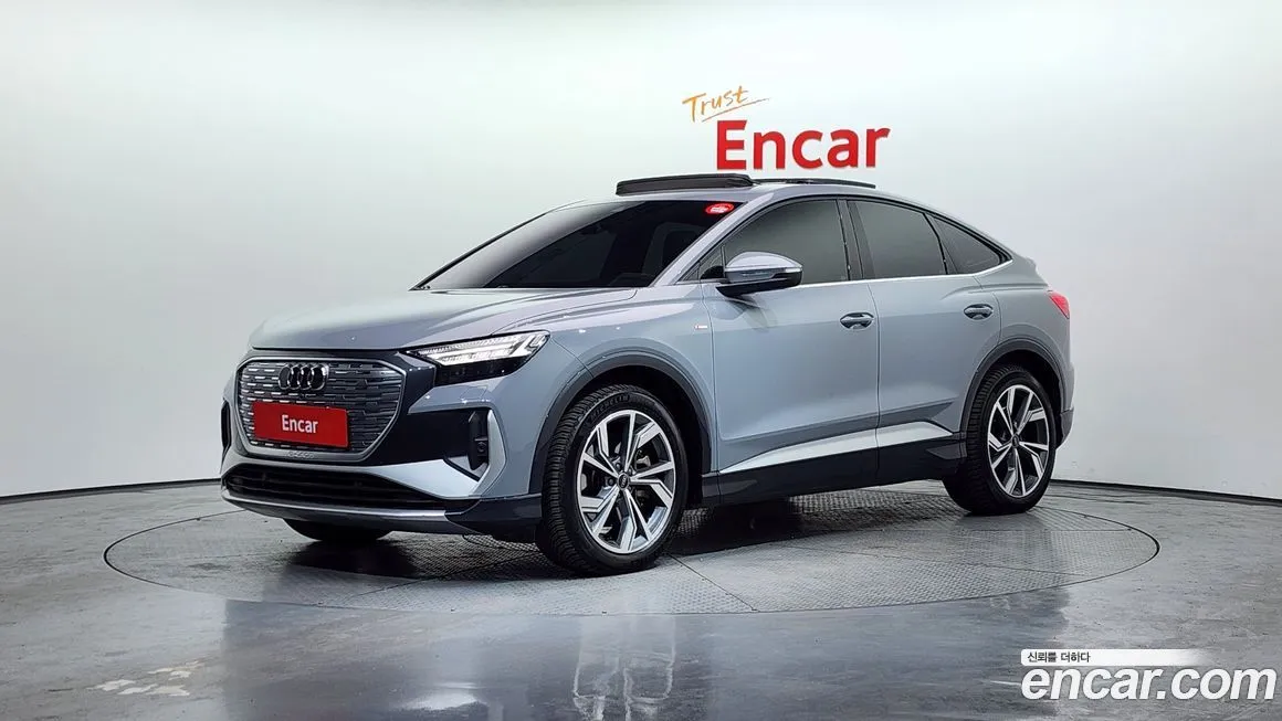 Audi Q4 e-tron — фото 1