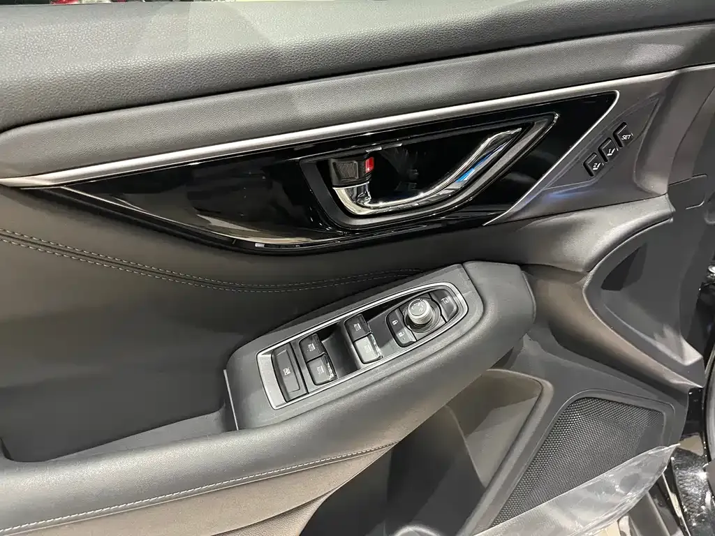Subaru Outback — фото 10