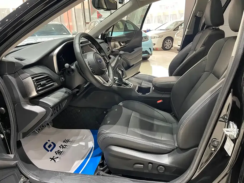 Subaru Outback — фото 6