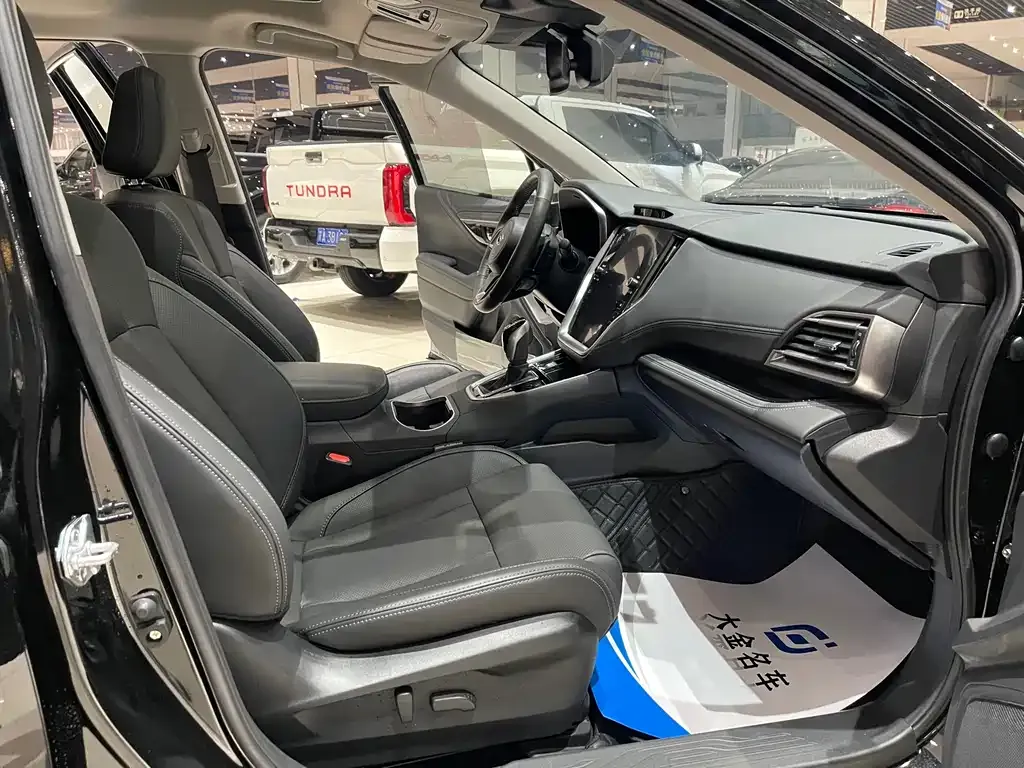 Subaru Outback — фото 9