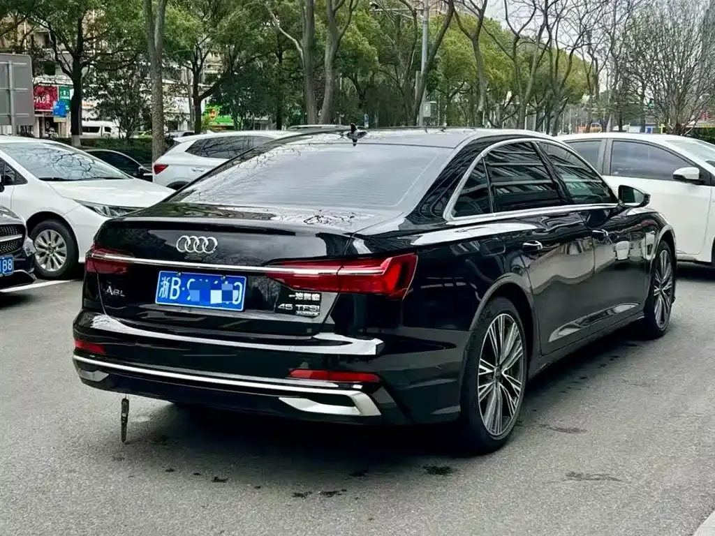 Audi A6L — фото 8