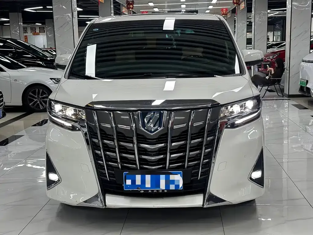 Toyota Alphard — фото 5
