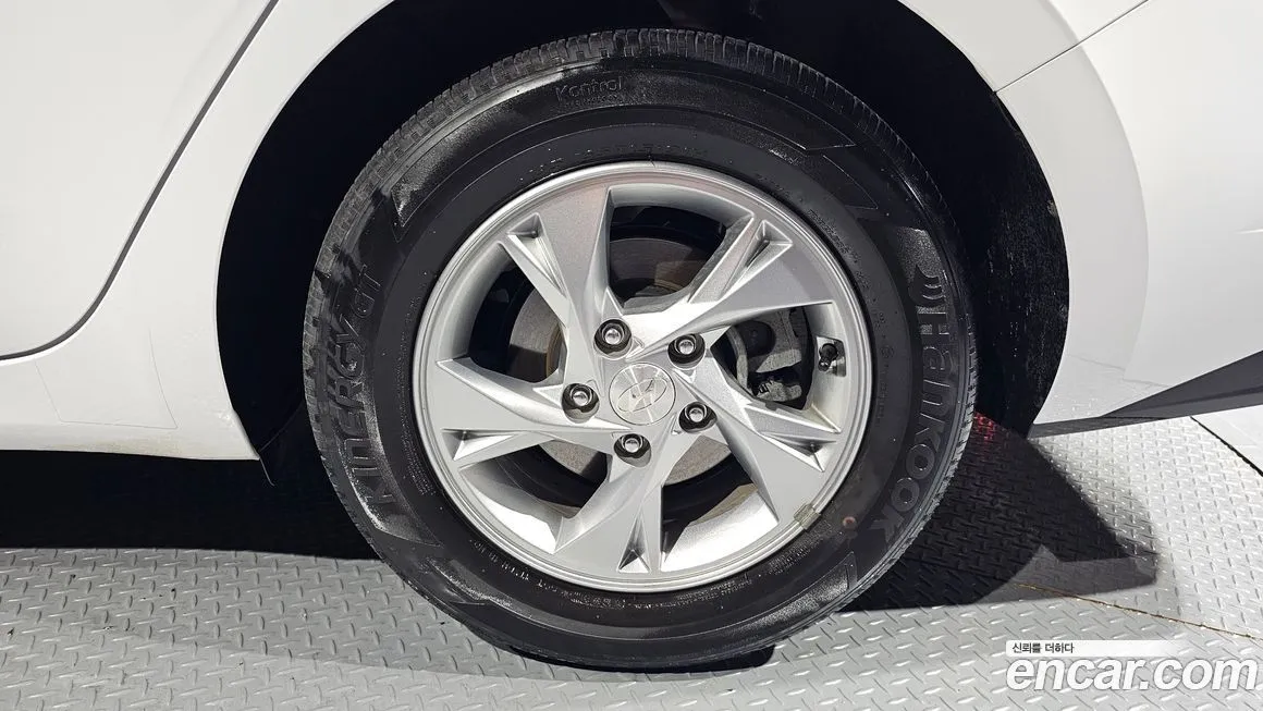 Hyundai AVANTE — фото 3