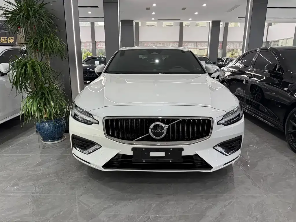 Volvo S60 — фото 10