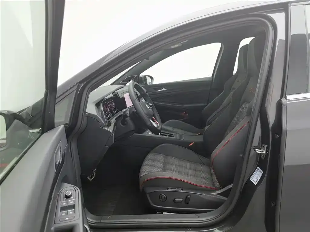 Volkswagen Golf GTI — фото 10