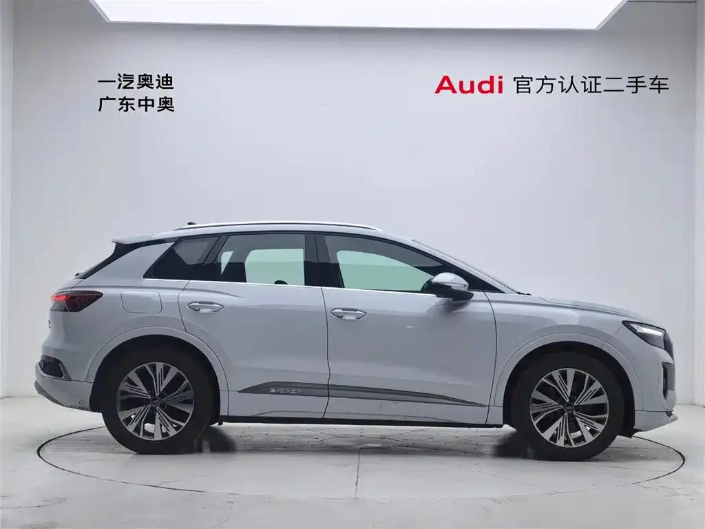 Audi Q4 e-tron — фото 6