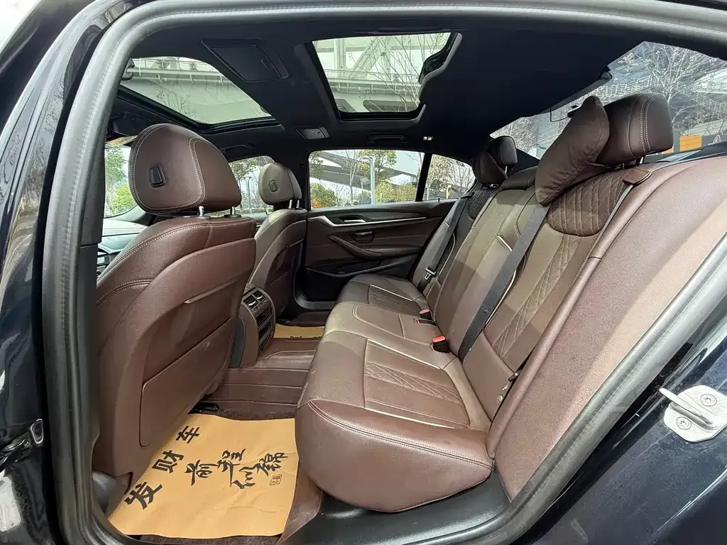 BMW 5 Series — фото 10