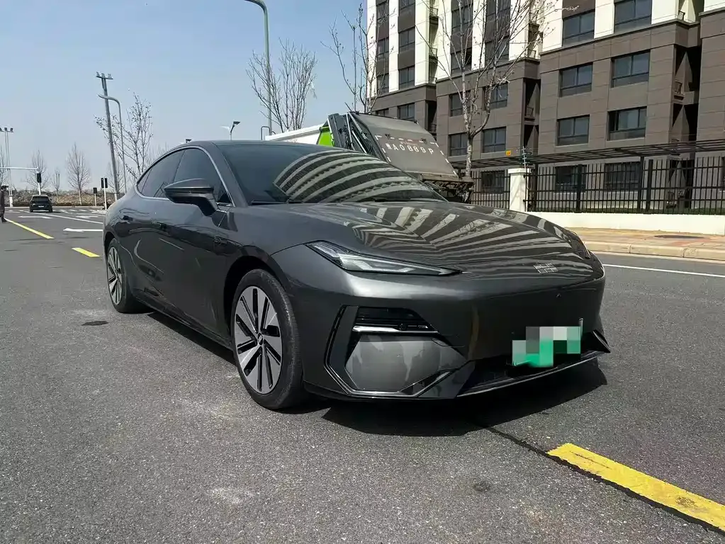 Geely Galaxy E8 — фото 1