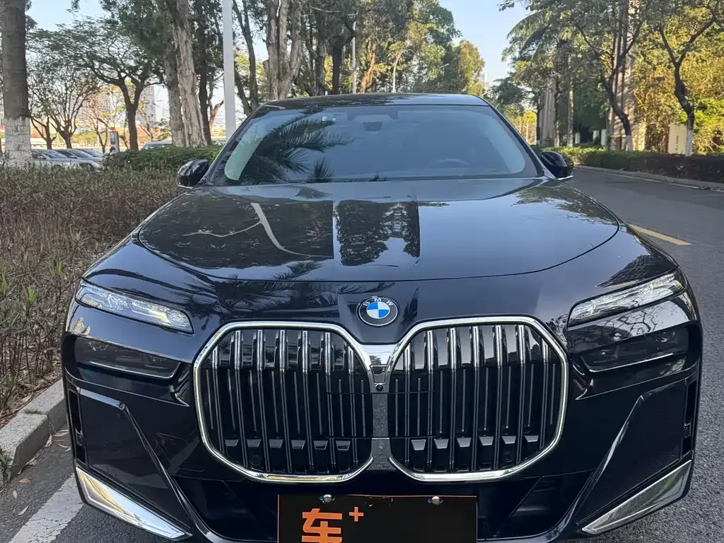 BMW 7 Series — фото 1