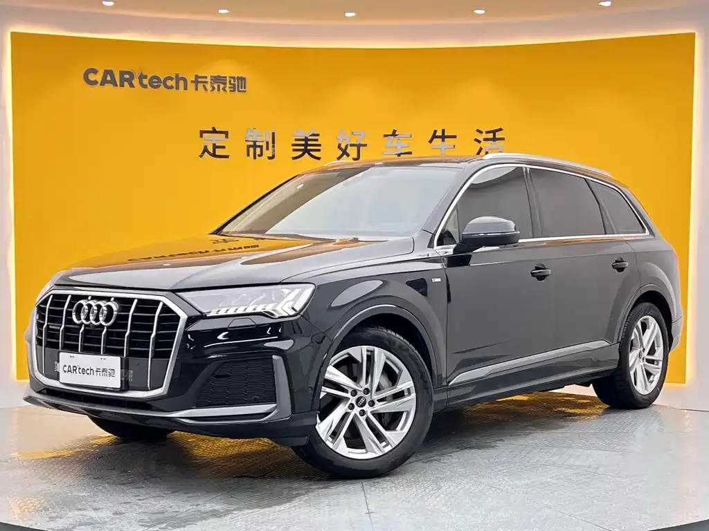 Audi Q7 — фото 1