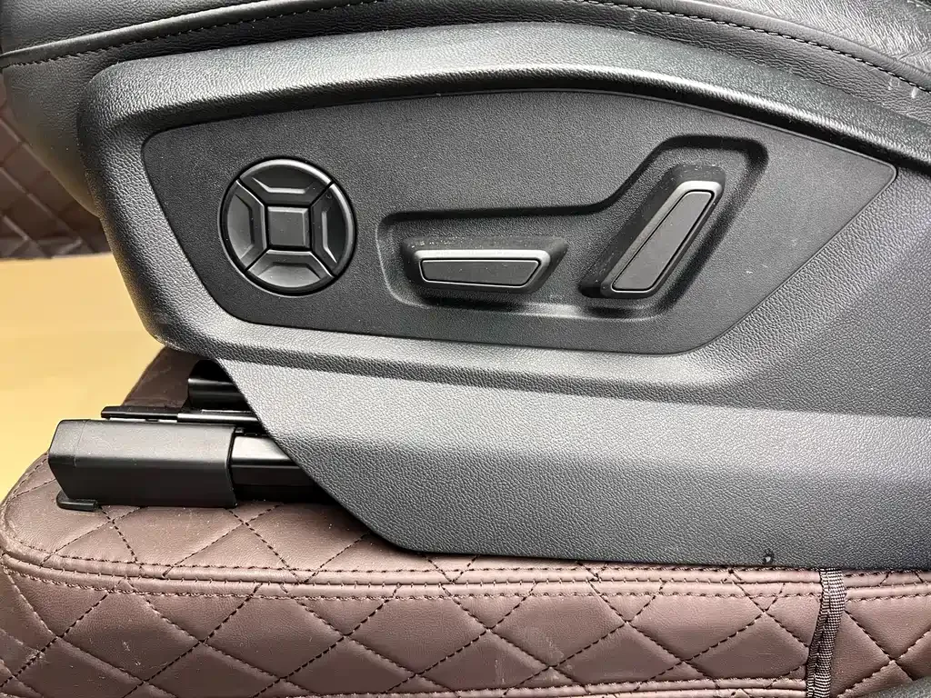 Audi Q7 — фото 10