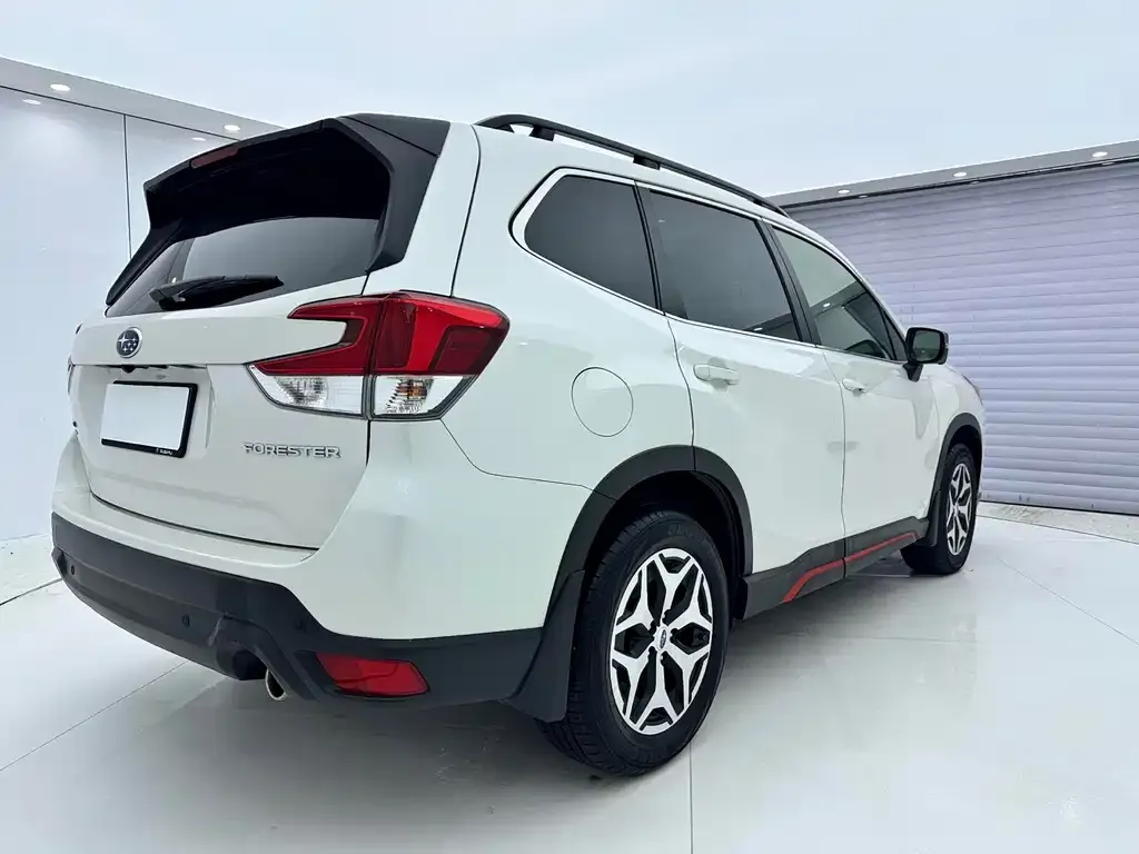 Subaru Forester — фото 4