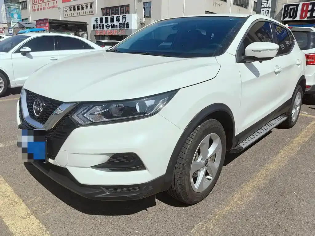 Nissan Qashqai — фото 1