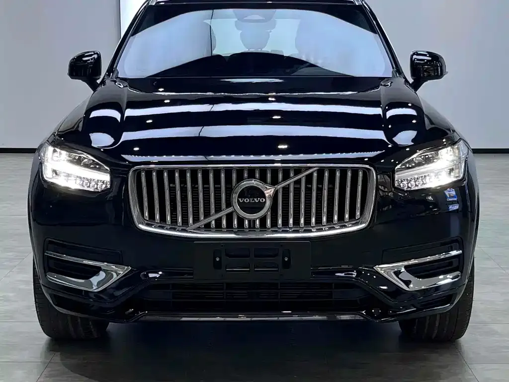 Volvo XC90 — фото 1