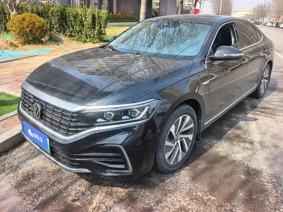 Volkswagen Passat New Energy — фото 1