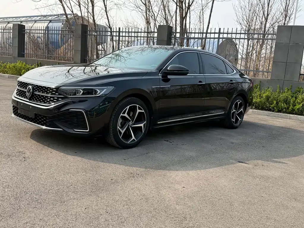Volkswagen Passat — фото 1