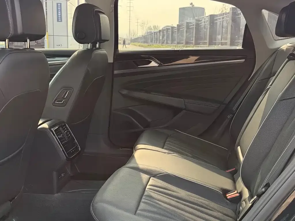 Volkswagen Passat — фото 2