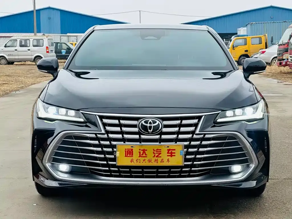 Toyota Avalon — фото 1