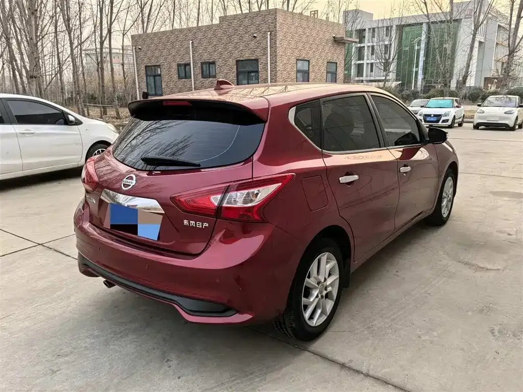Nissan Tiida — фото 10