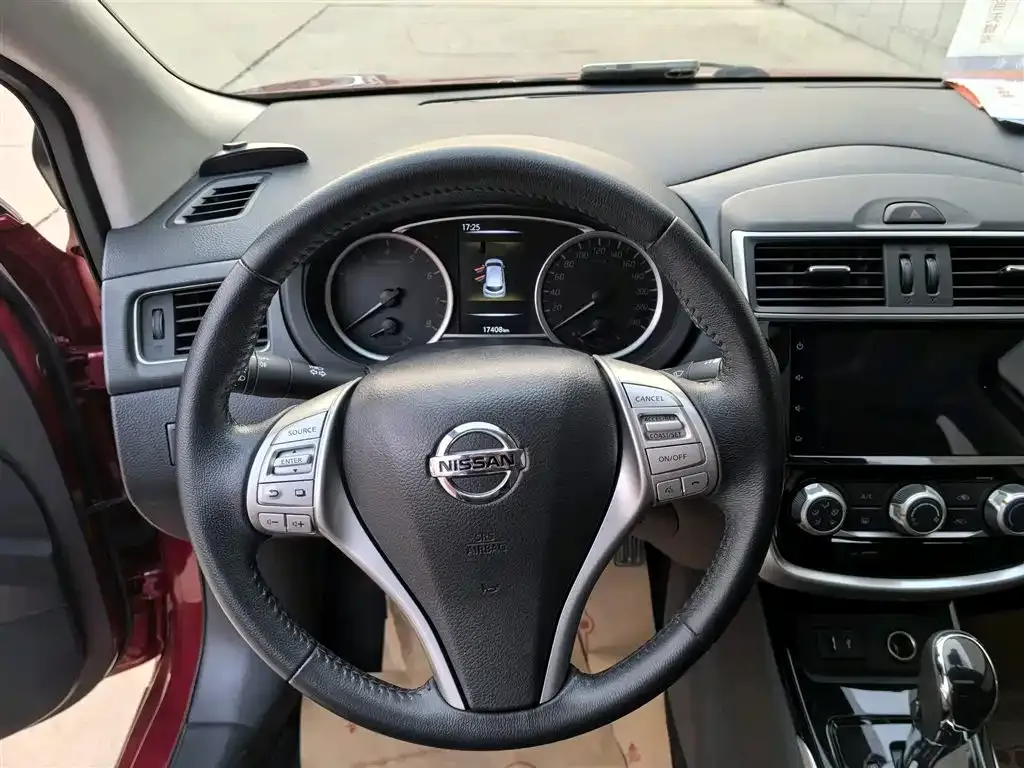 Nissan Tiida — фото 8