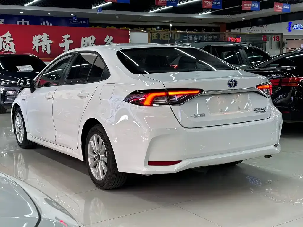 Toyota Corolla — фото 3