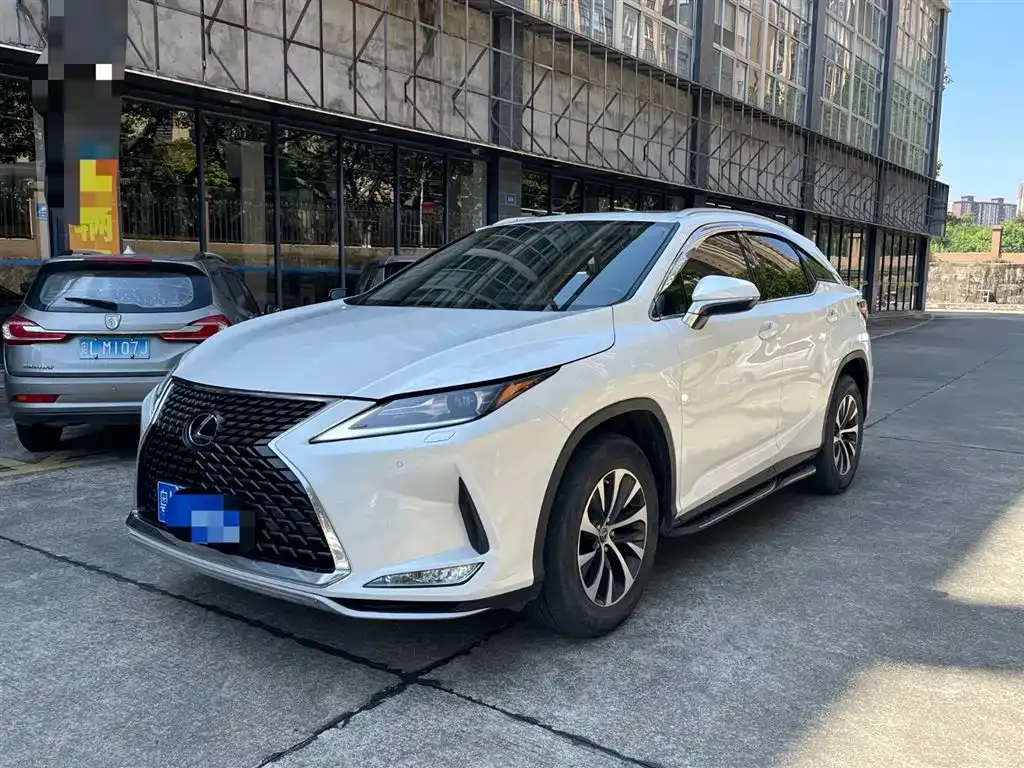 Lexus RX — фото 1