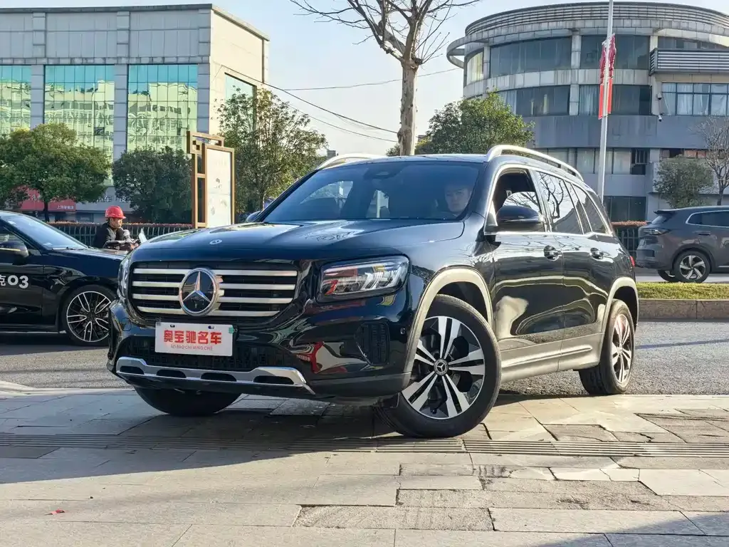 Mercedes-Benz GLB — фото 1