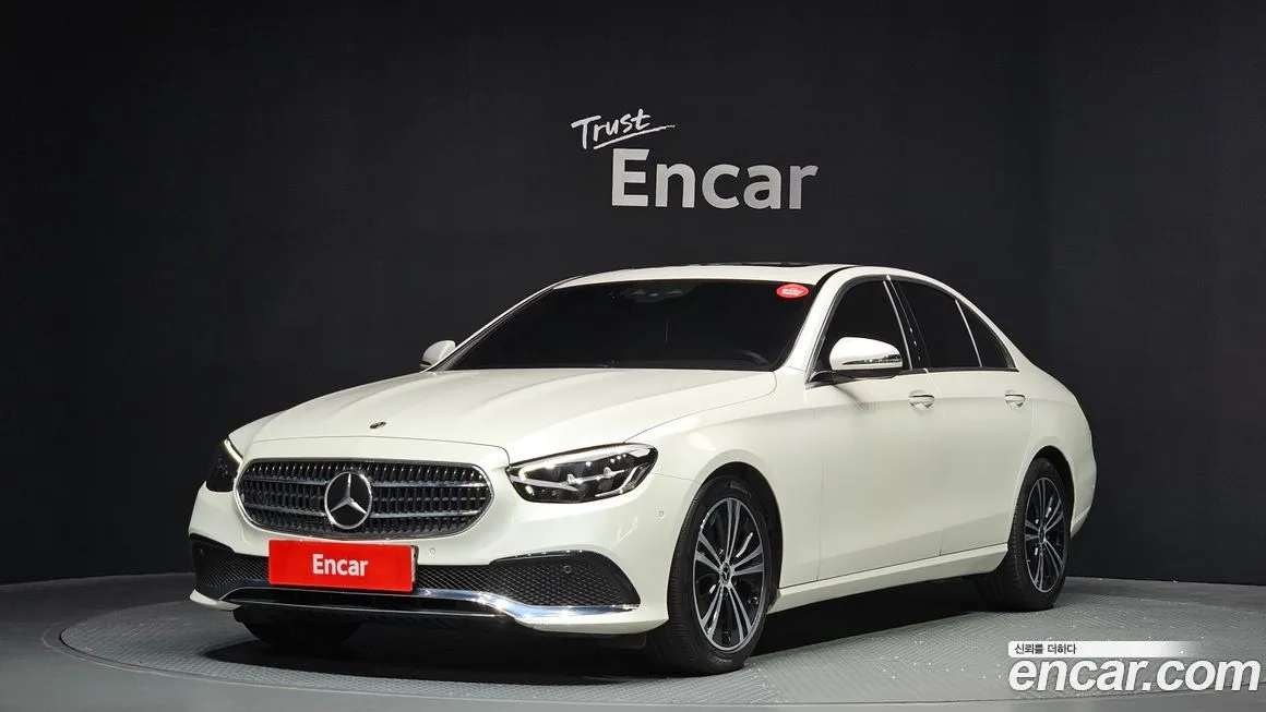 Mercedes-Benz E-Class — фото 1
