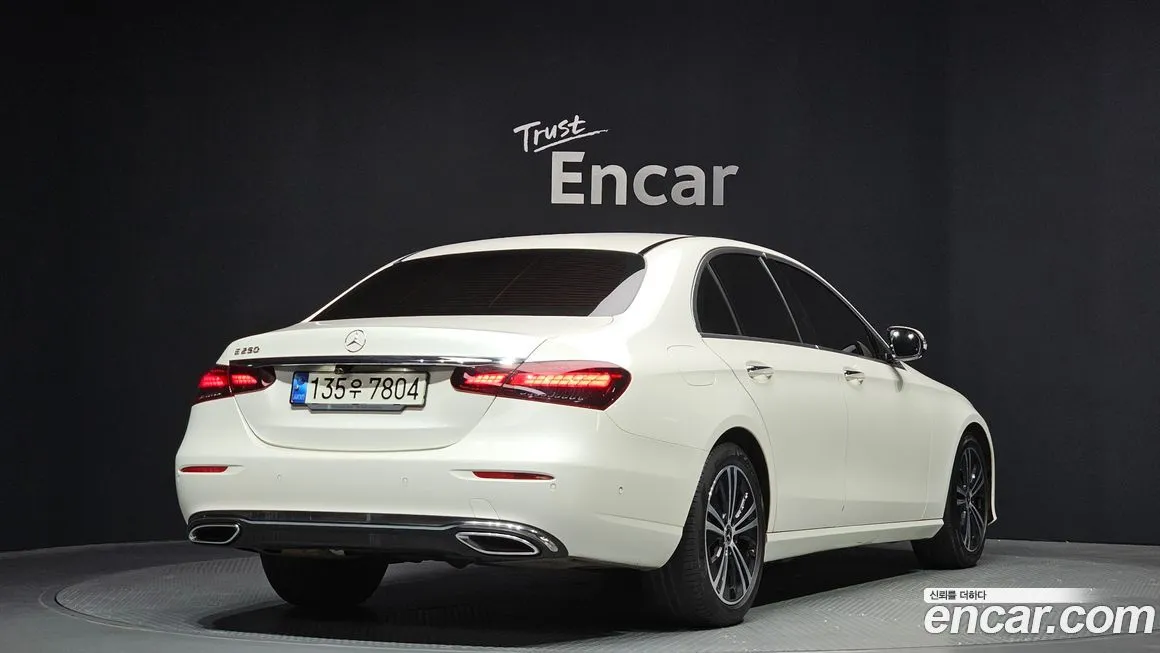 Mercedes-Benz E-Class — фото 2