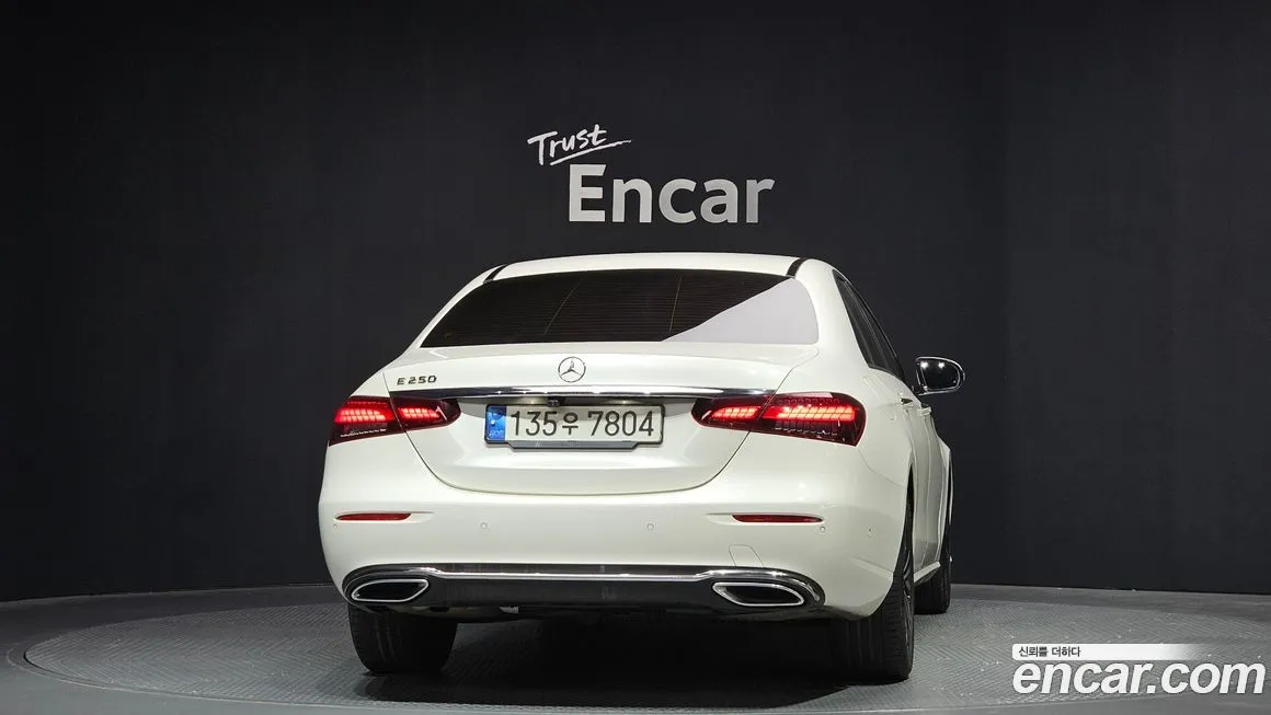 Mercedes-Benz E-Class — фото 10