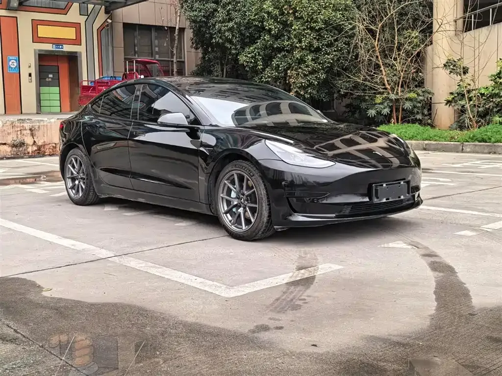 Tesla Model 3 — фото 10