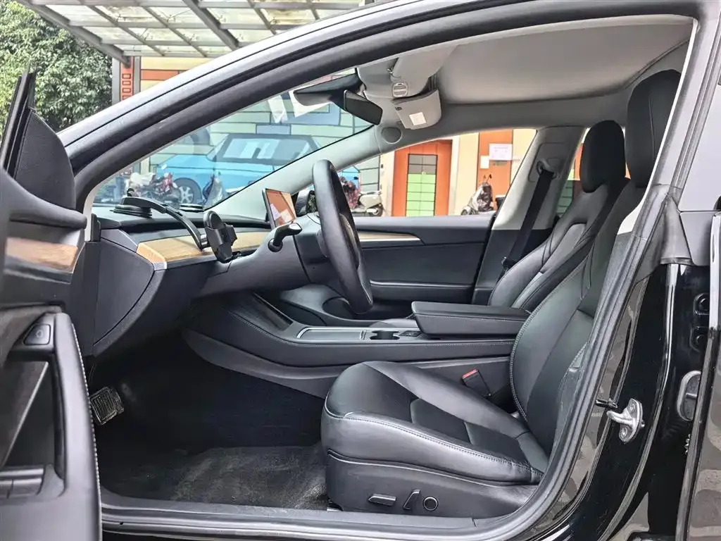 Tesla Model 3 — фото 4