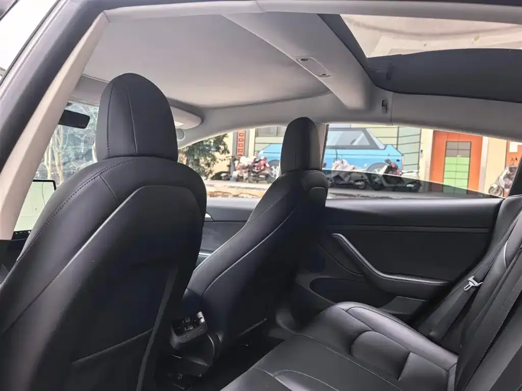 Tesla Model 3 — фото 2