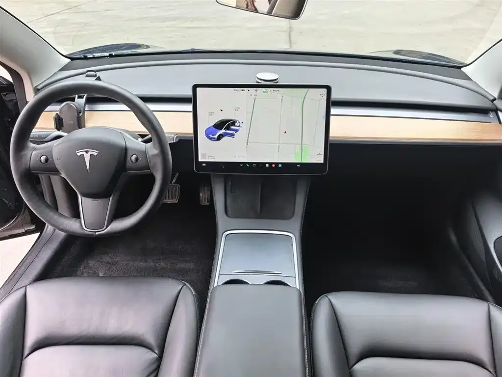 Tesla Model 3 — фото 7