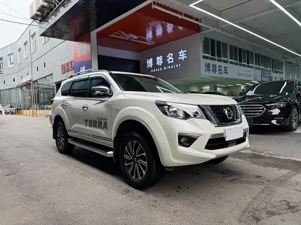 Nissan Terra — фото 9