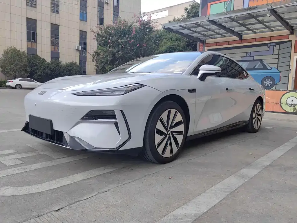 Geely Galaxy E8 — фото 1