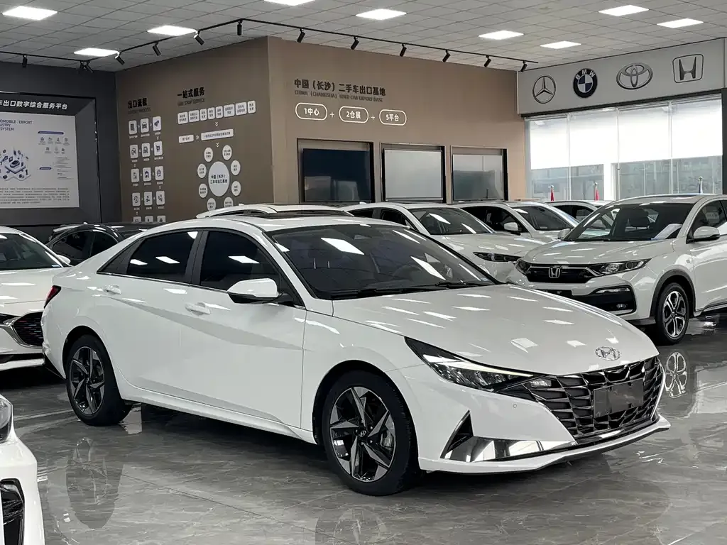 Hyundai Elantra — фото 6
