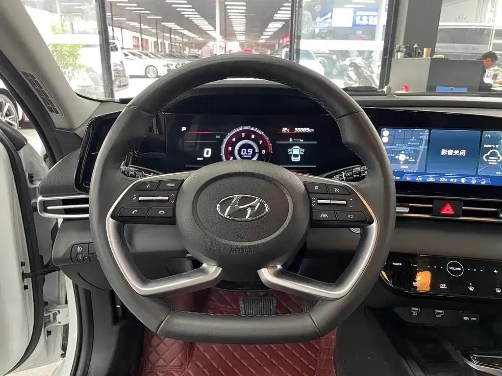 Hyundai Elantra — фото 3