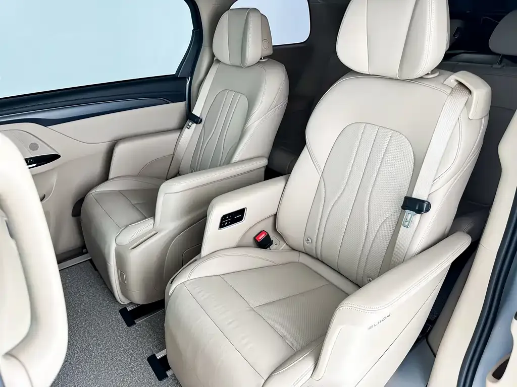 Buick GL8 Hybrid — фото 10