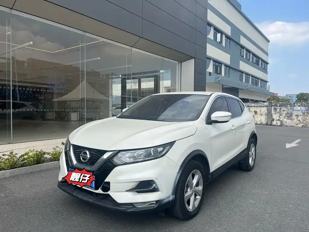 Nissan Qashqai — фото 1