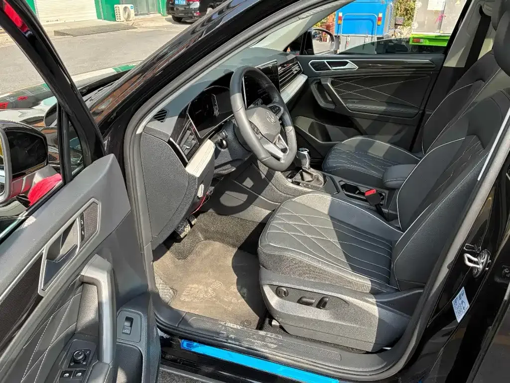 Volkswagen Tiguan L — фото 3