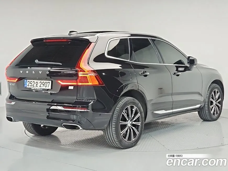 Volvo XC60 — фото 6