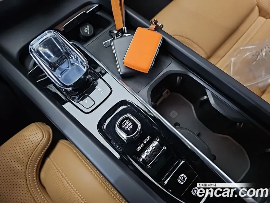 Volvo XC60 — фото 10