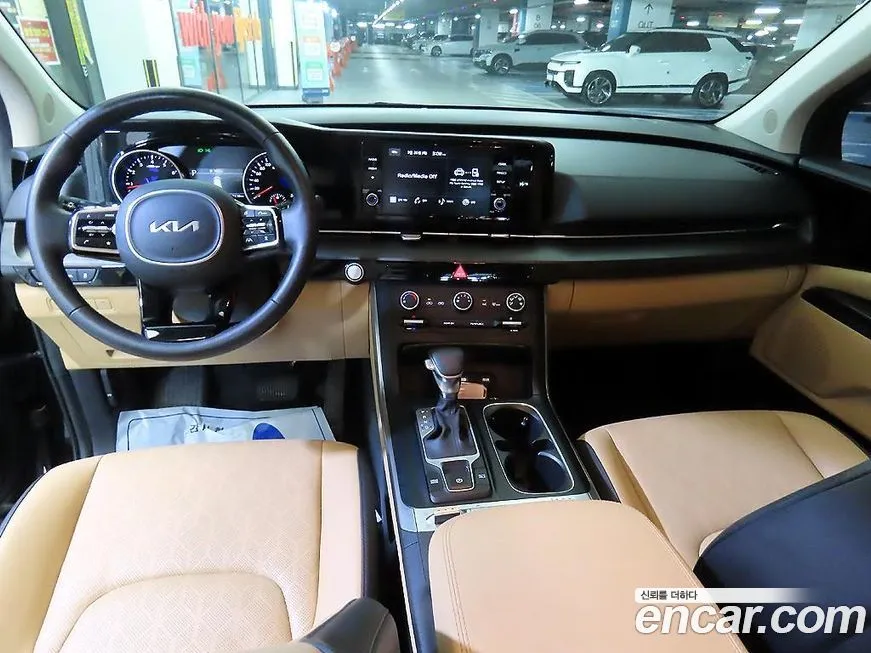 Kia Carnival — фото 10
