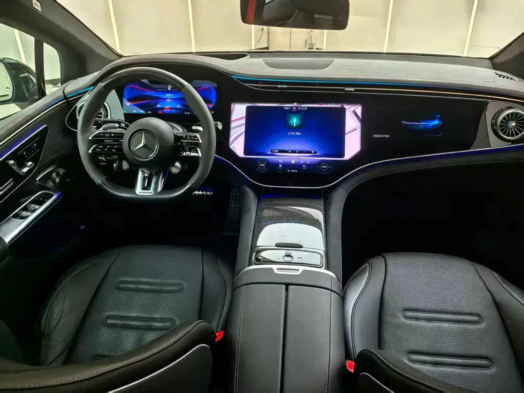 Mercedes-Benz EQE AMG — фото 3