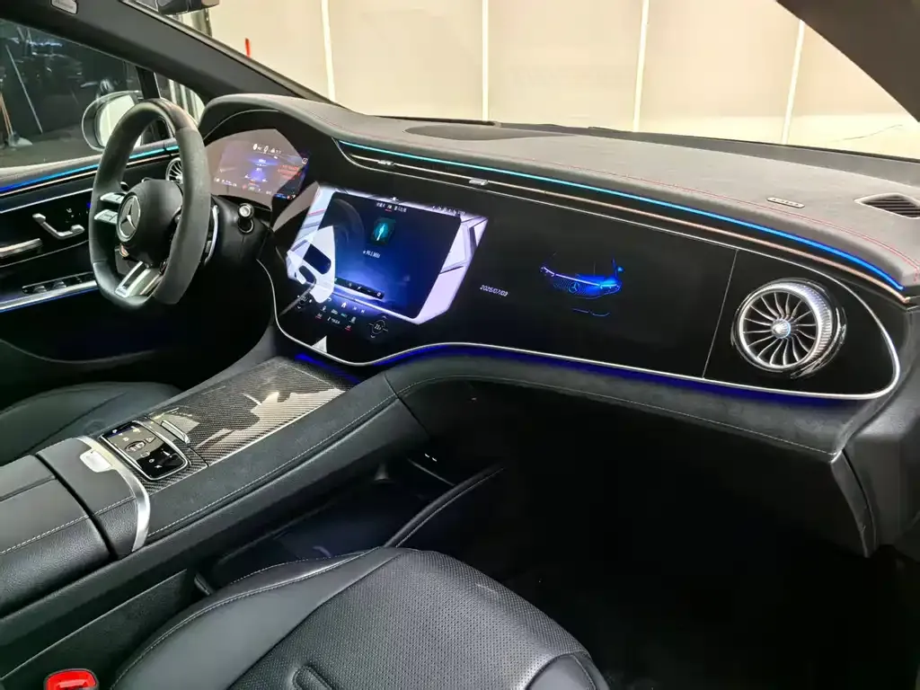 Mercedes-Benz EQE AMG — фото 9