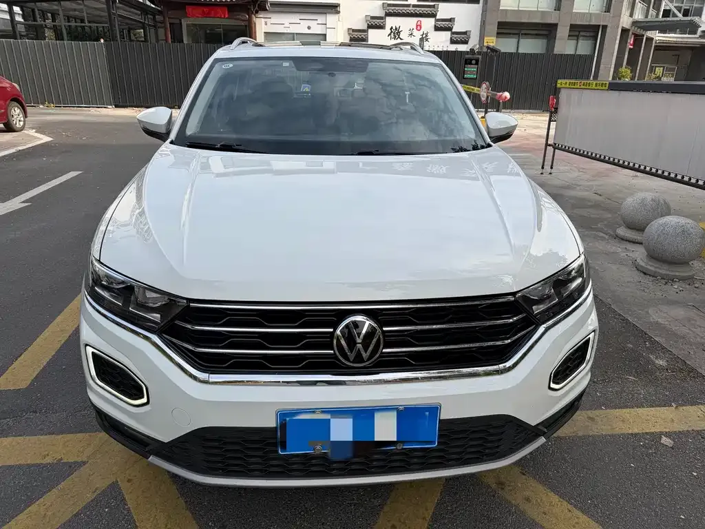 Volkswagen T-Roc — фото 1