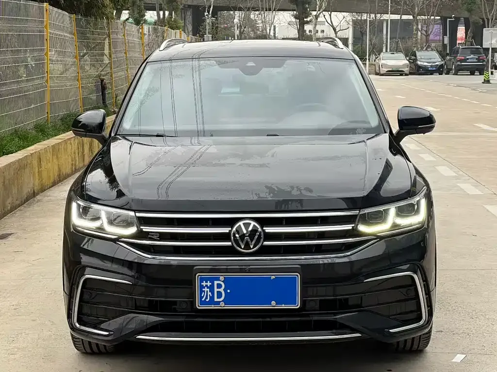 Volkswagen Tiguan L — фото 2