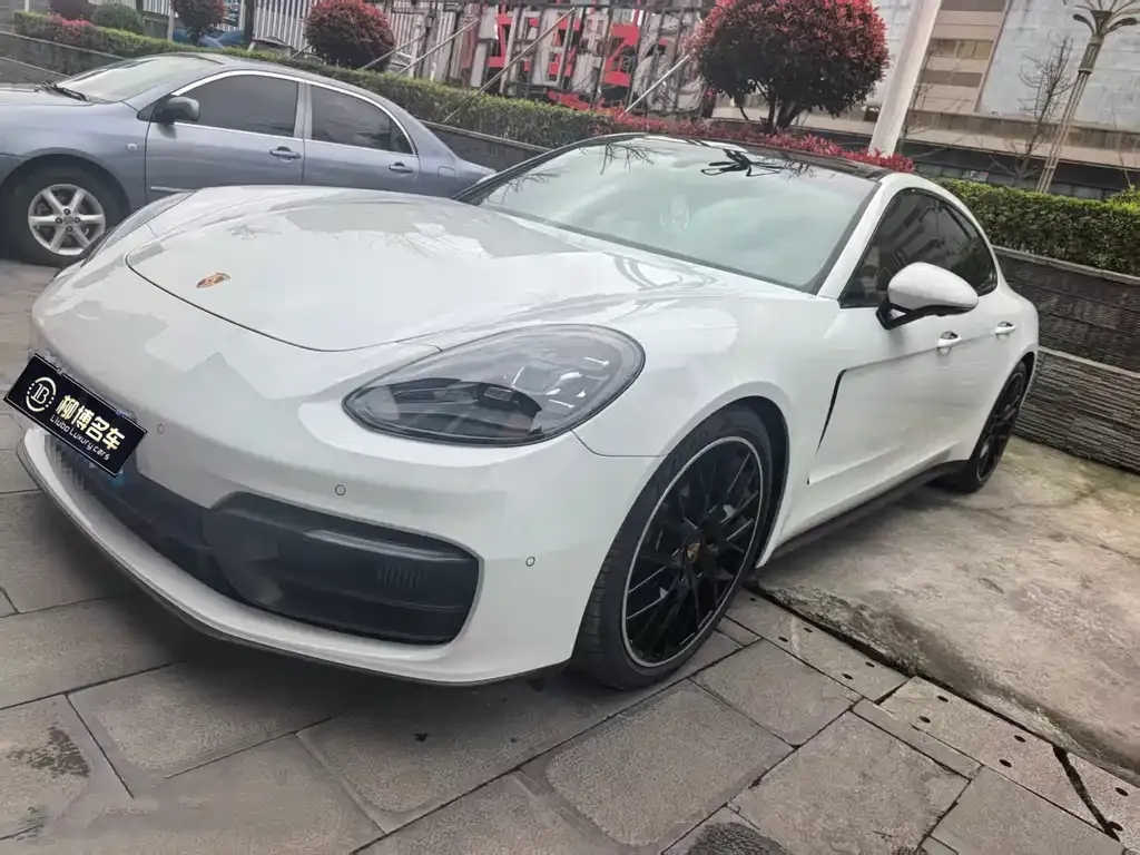 Porsche Panamera — фото 1