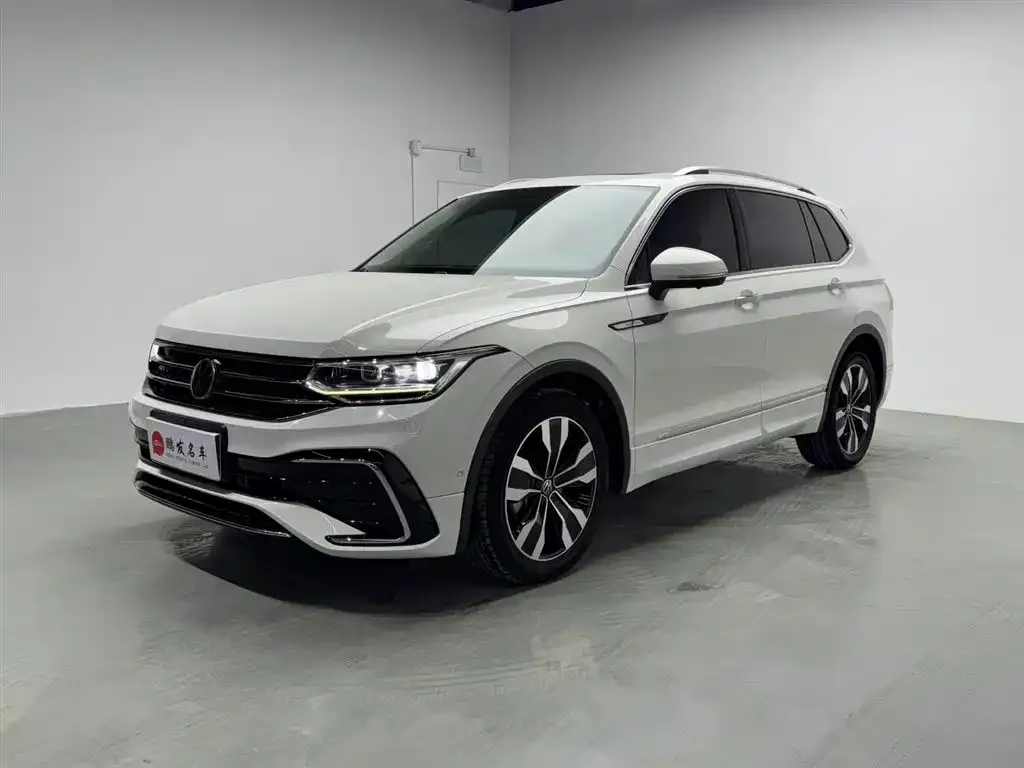 Volkswagen Tiguan L — фото 1